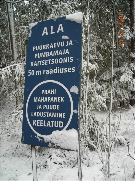 215-hoiatussilt_sadama_taga_metsas.JPG